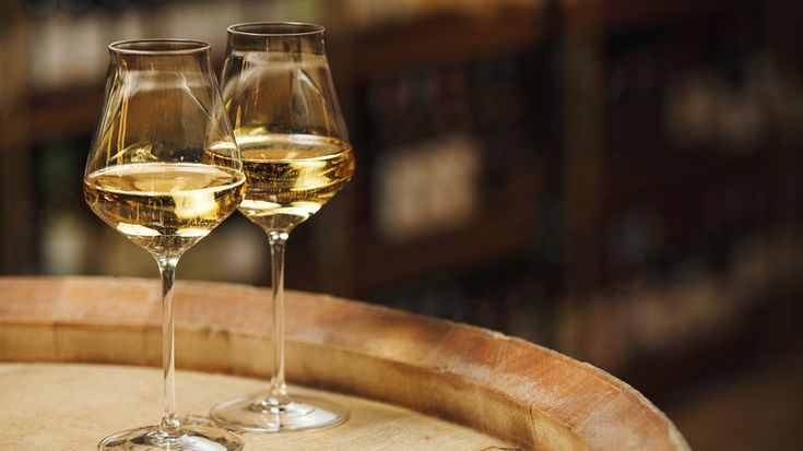 Pinot Grigio mang phong cách khô, tươi mát với hương táo xanh, chanh và lê