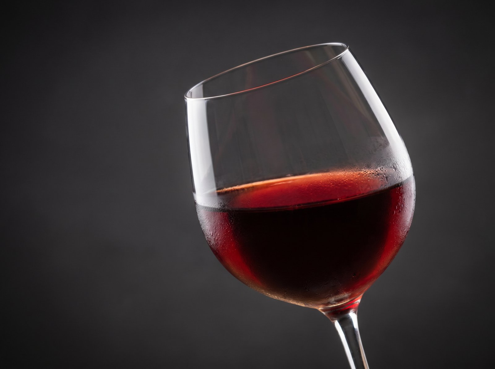 Sangiovese Chianti Classico tasting note glass ruby garnet color