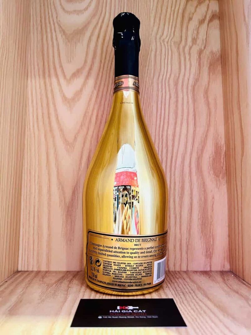 Mặt sau chai rượu Champagne Armand de Brignac Gold Brut