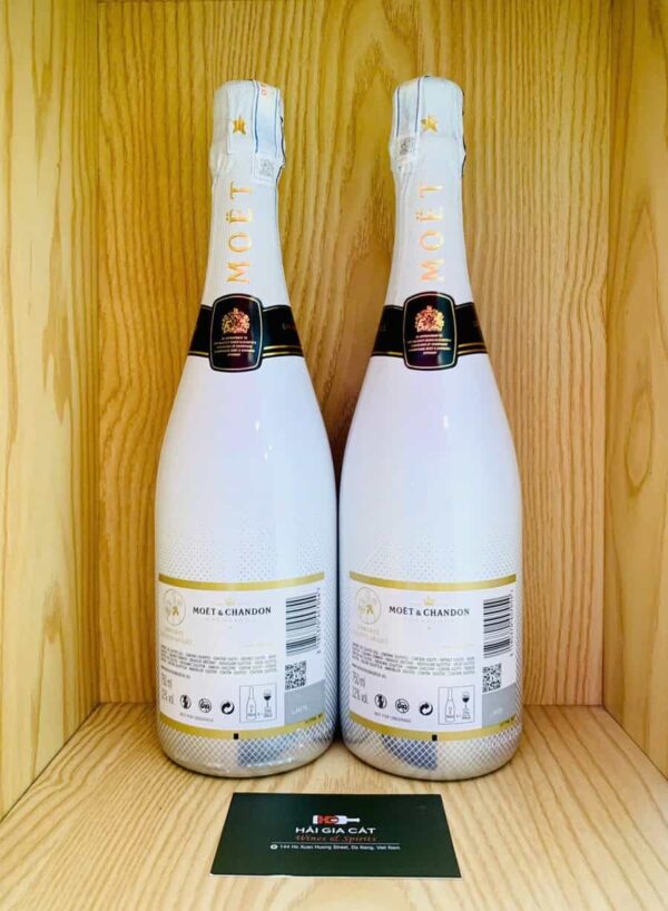 Mặt sau chai rượu Champagne Moet & Chandon Ice Imperial