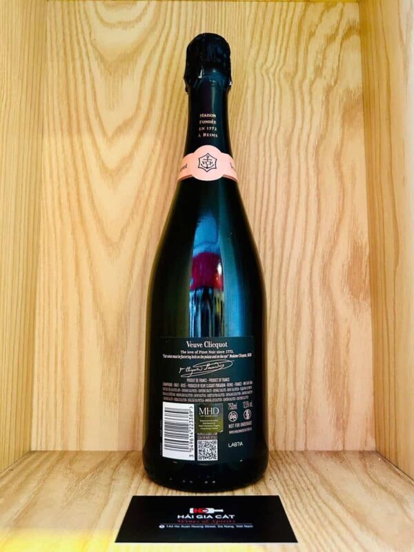 Mặt sau chai rượu Champagne Veuve Clicquot Rose