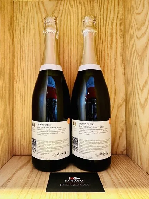 Mặt sau chai rượu Sparkling Jacob's Creek Classic Chardonnay Pinot Noir