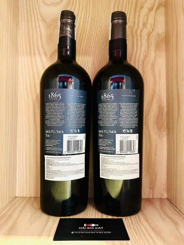 Mặt sau chai rượu vang 1865 Selected Blend Master Blend 2022