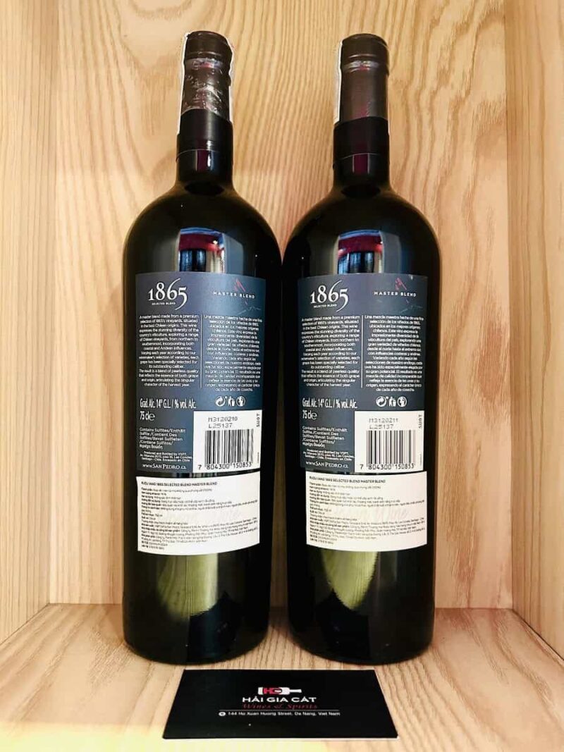 Mặt sau chai rượu vang 1865 Selected Blend Master Blend 2022