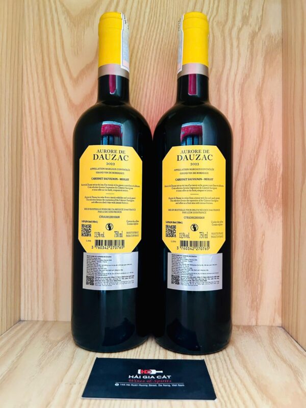 Mặt sau chai rượu vang đỏ Pháp Aurore De Dauzac