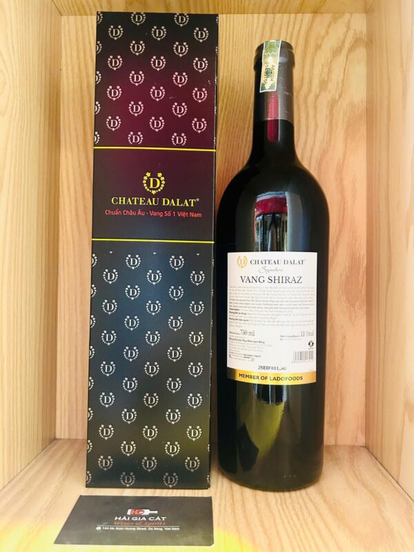 Mặt sau chai rượu vang Chateau Dalat Signature Shiraz