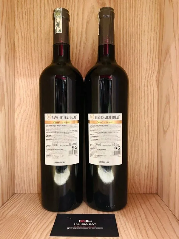 Mặt sau chai rượu vang Chateau Dalat Special Merlot