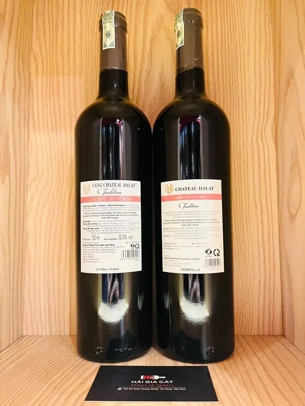 Mặt sau chai rượu vang Chateau Dalat Tradition Cabernet Sauvignon