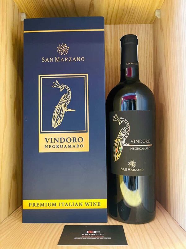 Chai rượu vang Con Công Vindoro