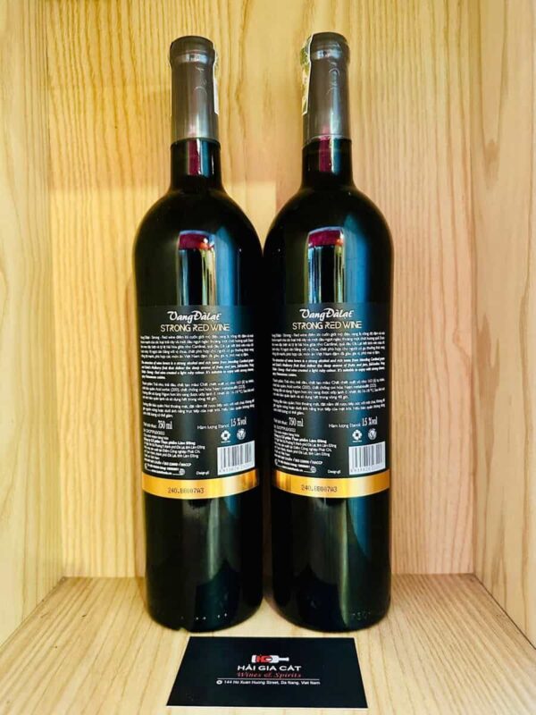 Mặt sau chai rượu vang Đà Lạt Strong Red Wine