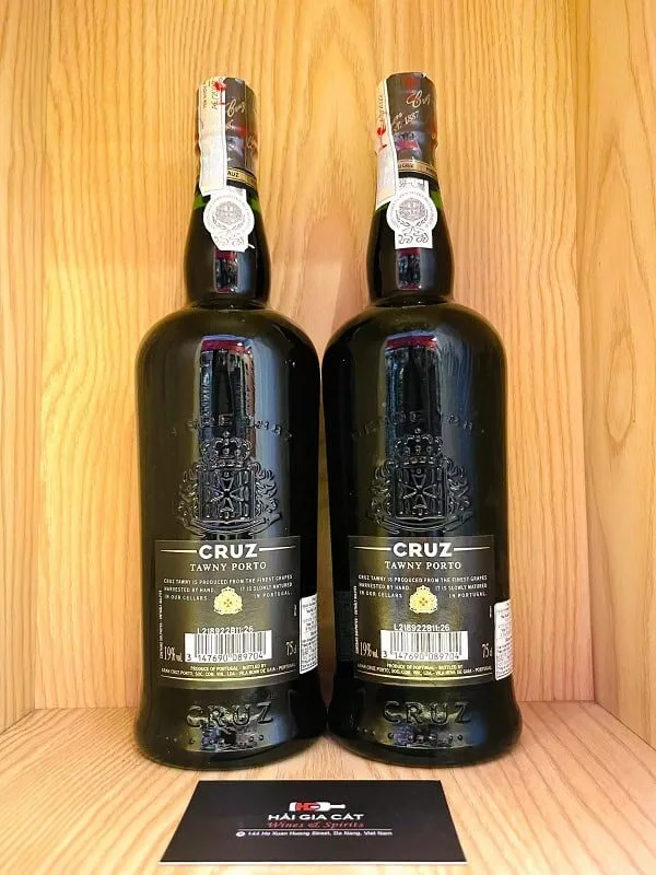 Mặt sau chai rượu vang đỏ Porto Cruz Tawny