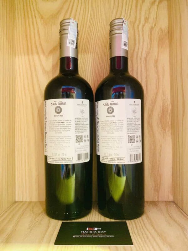 Mặt sau chai rượu vang Sanama Reserva Merlot 2022