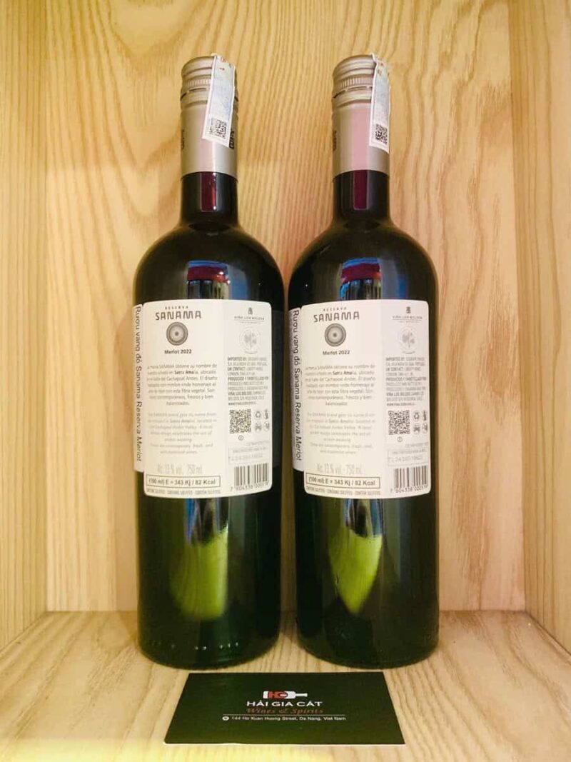 Mặt sau chai rượu vang Sanama Reserva Merlot 2022