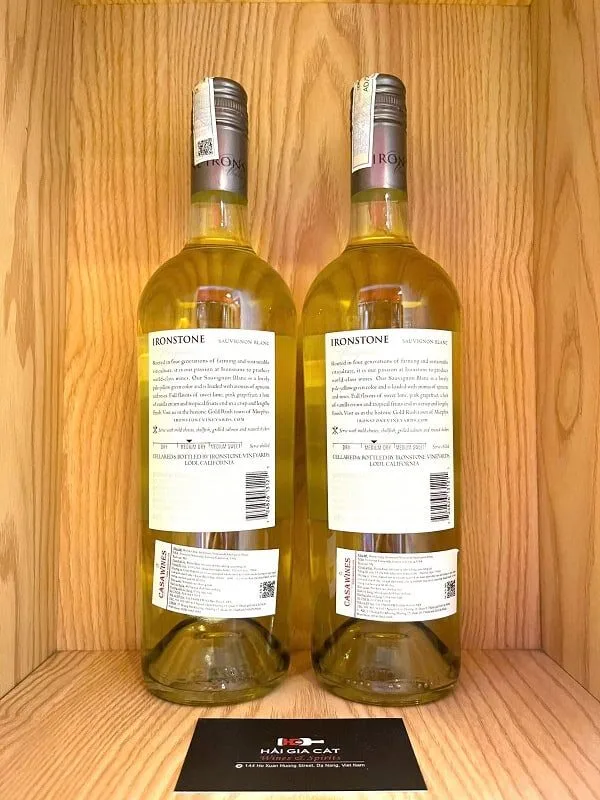 Mặt sau chai rượu vang Ironstone Sauvignon Blanc