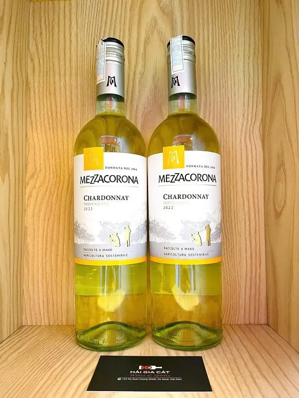 Chai rượu vang Mezzacorona Chardonnay