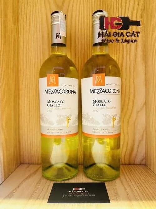 Chai rượu vang Mezzacorona Moscato Giallo