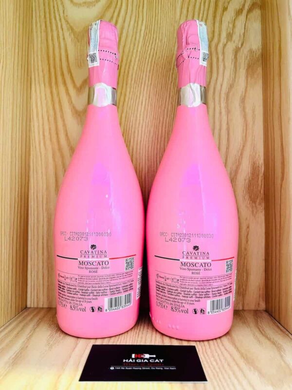 Mặt sau chai rượu vang nổ Cavatina Premium Moscato Rosé Dolce