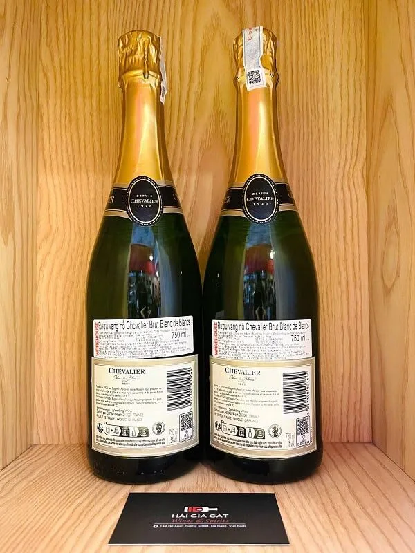 Mặt sau chai rượu vang nổ Pháp Chevalier Brut Trắng
