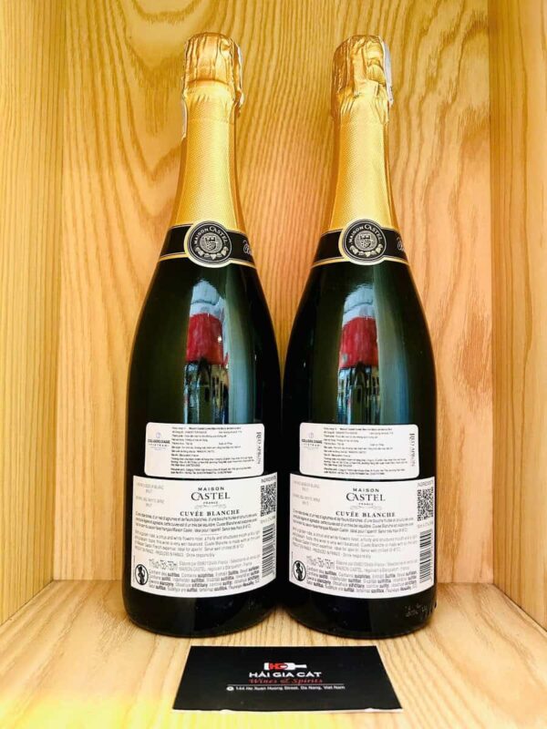 Mặt sau chai rượu vang nổ Maison Castel Cuvée Blanche Blanc de Blancs Brut