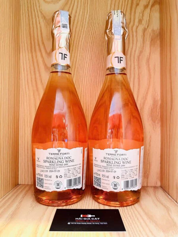 Mặt sau chai rượu vang nổ Terre Forti Novebolle Romagna DOC Sparkling Rose Extra Dry