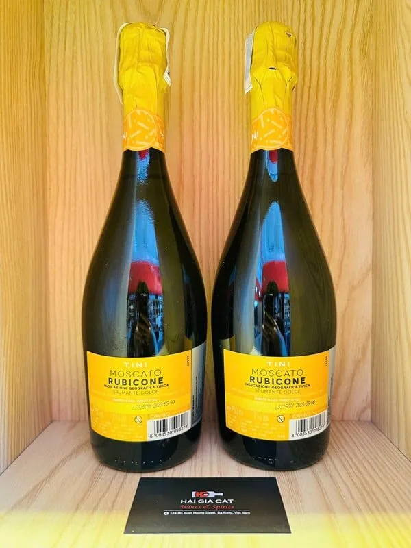 Mặt sau chai rượu vang nổ Tini Moscato Rubicone IGT Spumante Dolce