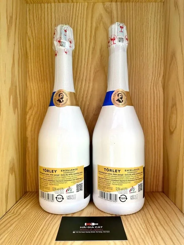 Mặt sau chai rượu vang nổ Hungary Torley Chardonay
