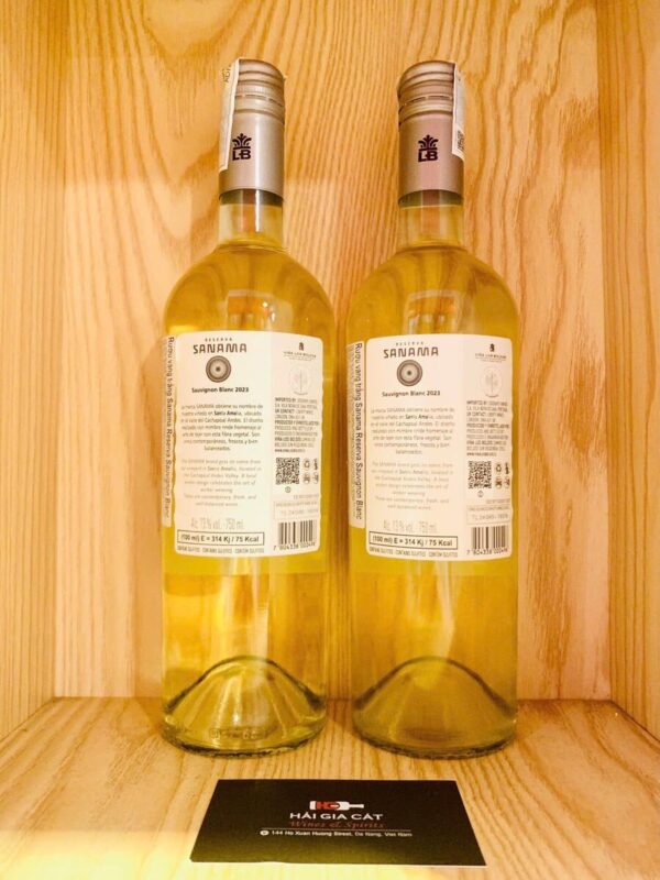 Mặt sau chai rượu vang Sanama Reserva Sauvignon Blanc 2023