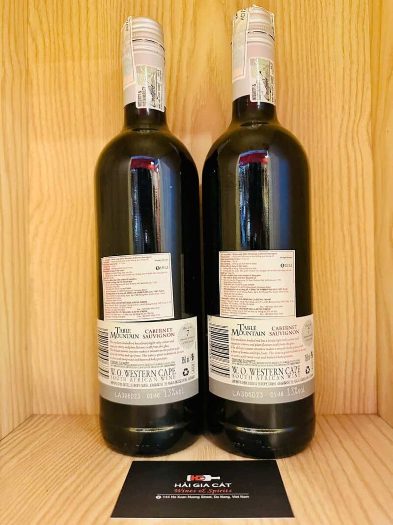 Mặt sau chai rượu vang Table Mountain Cabernet Sauvignon