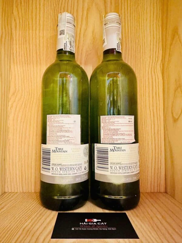 Mặt sau chai rượu vang Table Mountain Chenin Blanc