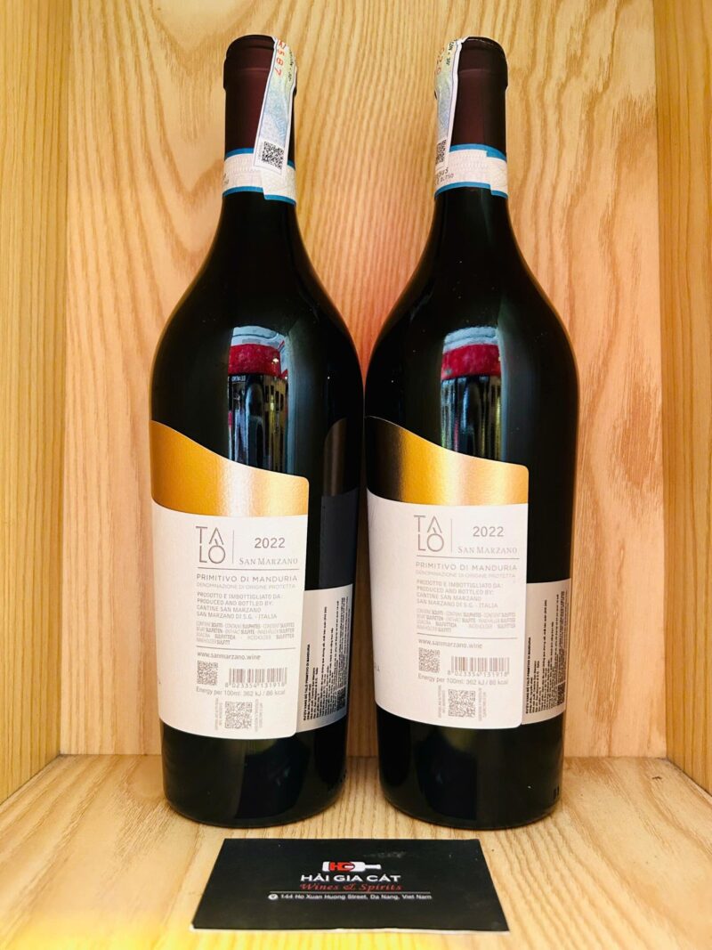 Mặt sau chai rượu vang Talò Primitivo di Manduria