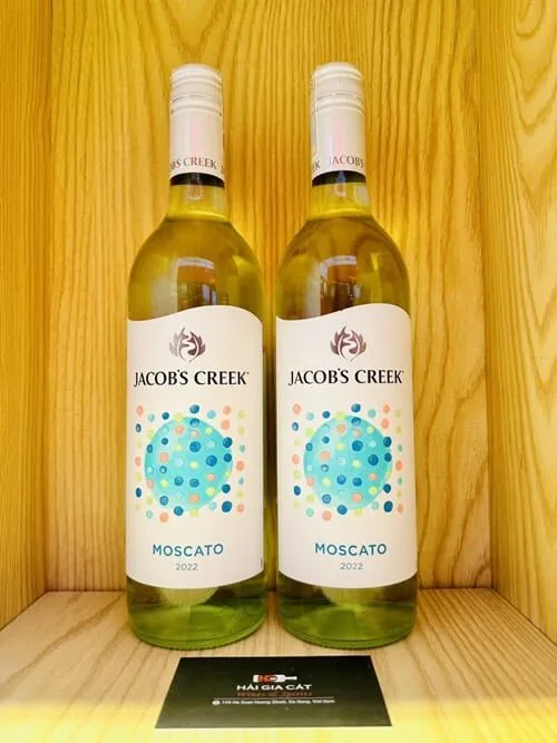 Chai rượu vang trắng Jacob's Creek Moscato