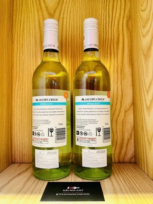 Mặt sau chai rượu vang trắng Jacob's Creek Moscato