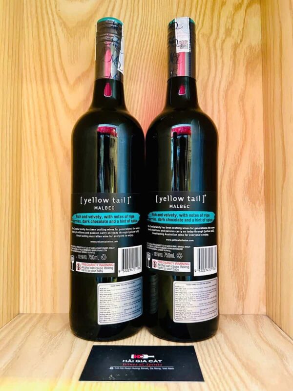 Mặt sau chai rượu vang Yellow Tail Malbec