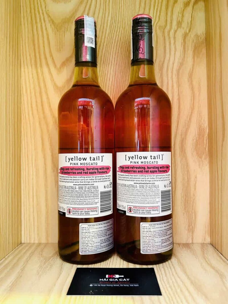 Mặt sau chai rượu vang Yellow Tail Pink Moscato